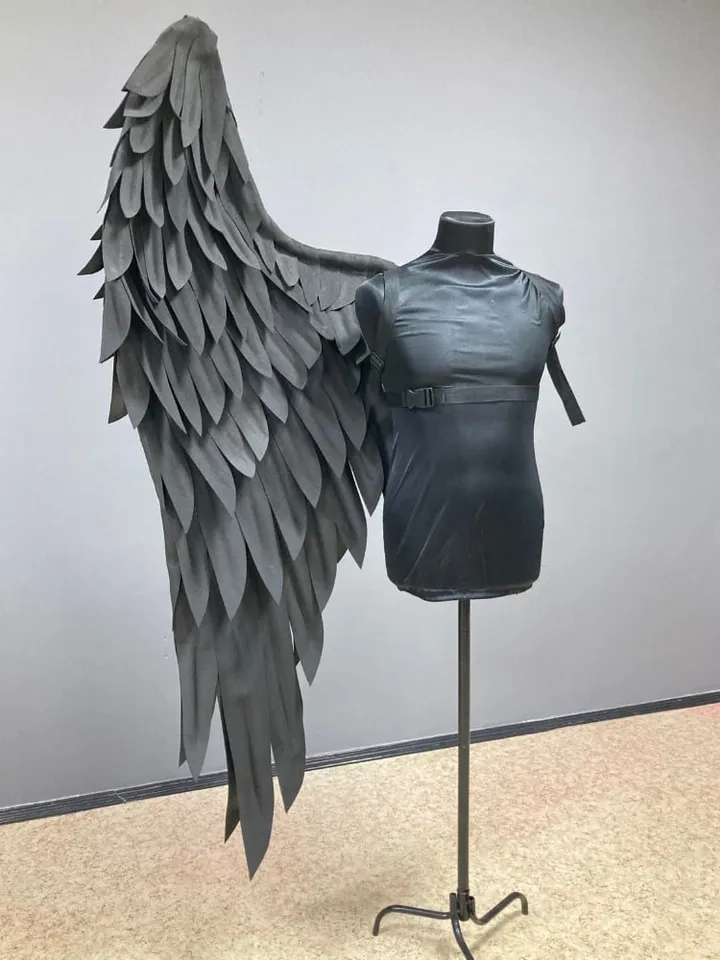 one wing cosplay, one black wing, sephiroth wing, Sephiroth cosplay, black wings, angel wings