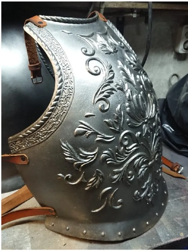Golden cuirass - chest armor - 16th century - medieval armor - landsknecht - feo