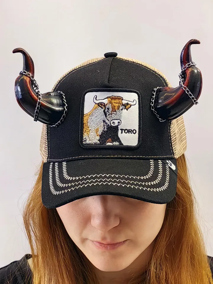 Baseball cap with devil horns, with black and red bull horns for Halloween, Photoshoot, Realistic Fantasy Cosplay Horns
