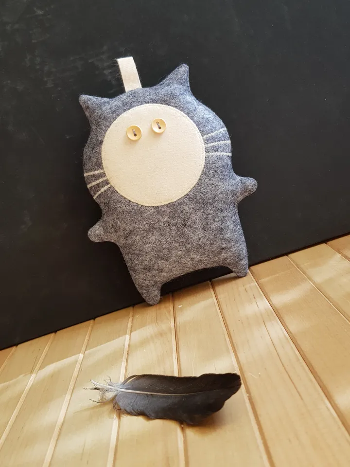 grey felt cat sewing pattern PDF digital tutorial, felt doll pattern, stuffed animal sewing diy