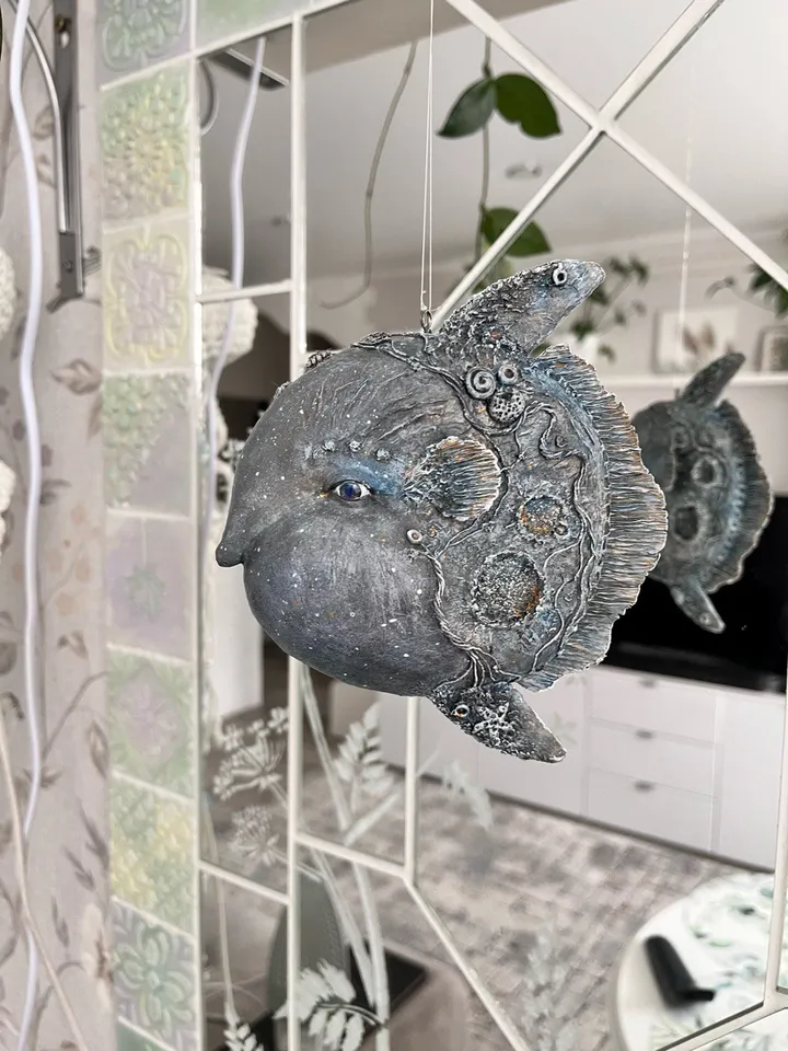 Papier-mâché toy
Fish Moon. Artistic toy made of papier-mâché - series “Sea”. Unique handmade interior decor. Unusual interior pendant for your collection.