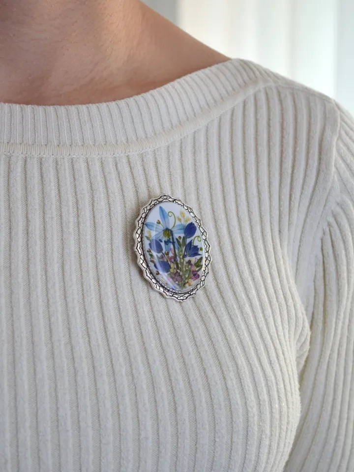 Real Flower Brooch. Brooch with wildflowers in resin. Summer Brooch.