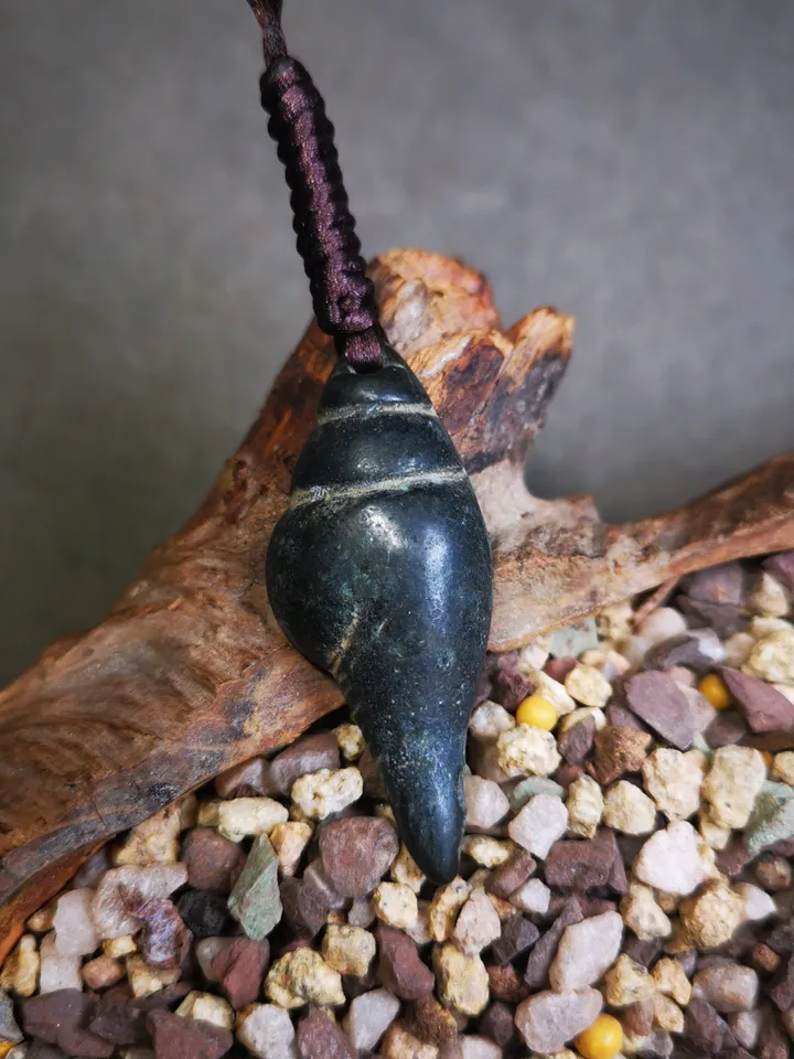 Gandhanra Antique Shankha(Divine Conch) Badge,Tibetan Buddhist Protective Amulet Pendant,Made of Thokcha,60 Years Old