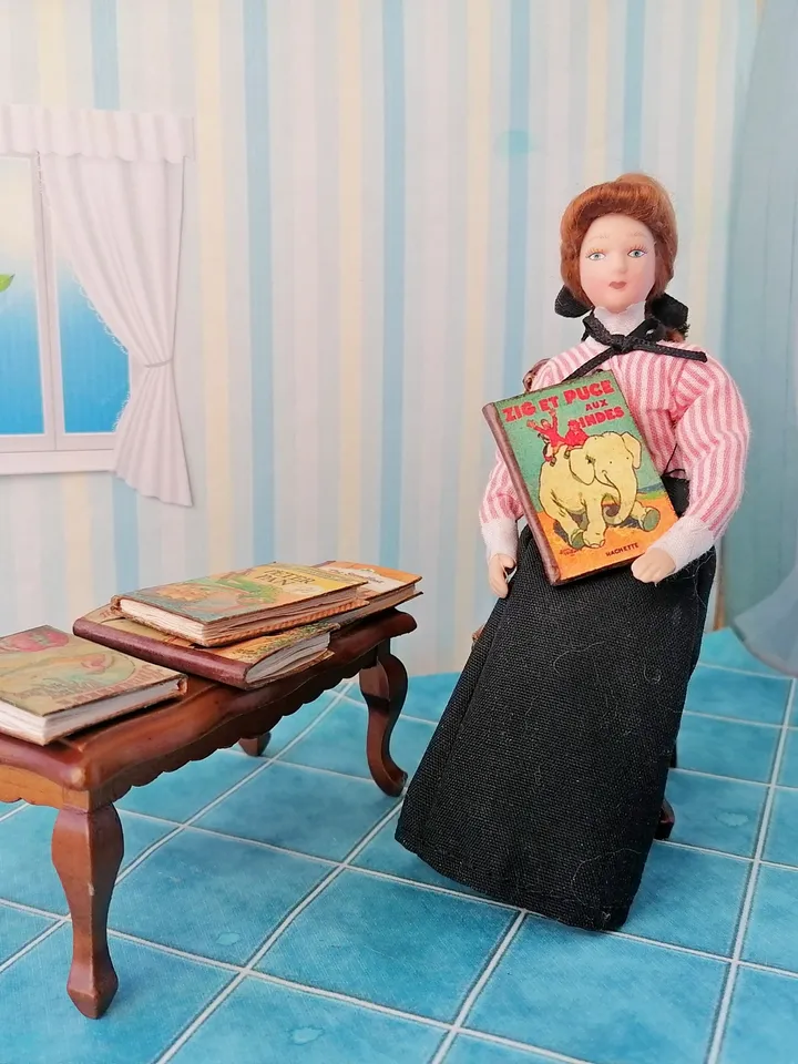 Dollhouse book set in 1:12 scale. Handmade.