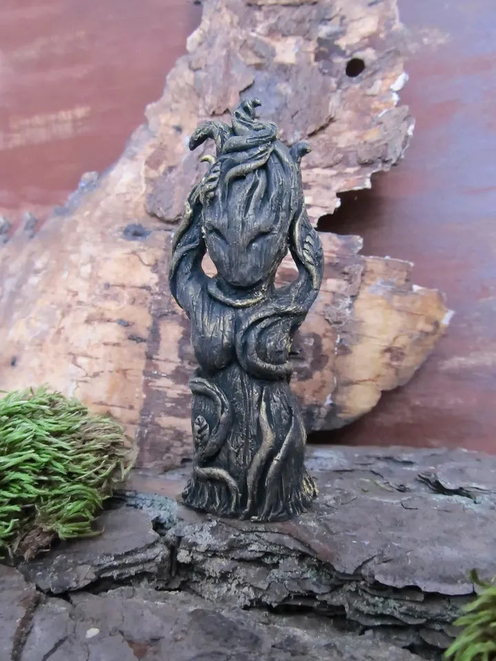 Dryad figurine Forest nymph Spirit Patroness tree Goddess Gaia Tooth fairy Pagan statue Wicca Amulet Fantasy monster miniature Forest Folk