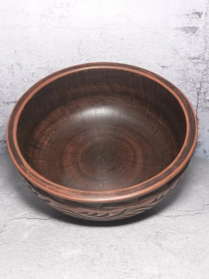 Pottery casserole 84.53 fl.oz Handmade from red clay, carved pattern