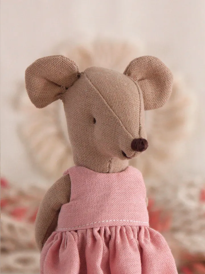 Mouse Mom Doll - Digital PDF pattern and Sewing Instructions