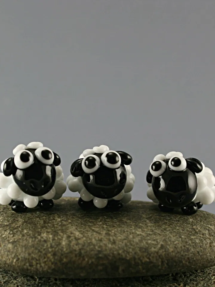 Sheep figurine Sheep gift Miniature sheep Sheep ornament Tiny glass animals Black sheep Miniature animals Terrarium figurines Glass figures