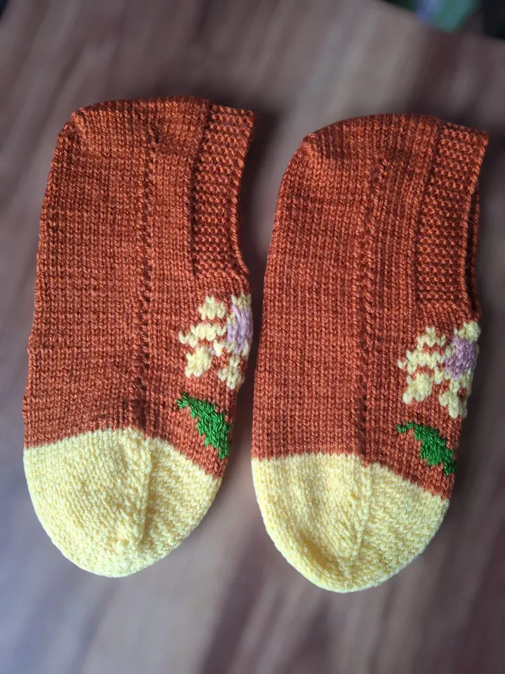 WOOL SLIPPERS. Hand knitted slipper socks. Home slippers. Adult Slipper , Women Knit Slippers , Brown Warm Slipper Socks