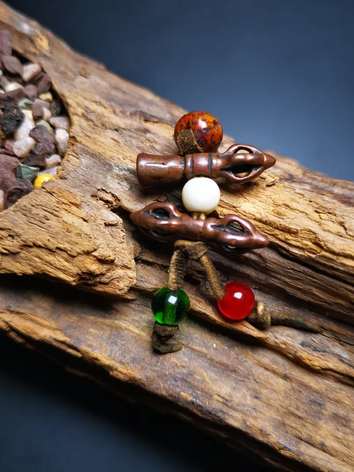Gandhanra Antique Tibetan Amulet,Mini Vajra and Tibetan Bell Bead Pendant for Mala Prayer Beads, Trantic Buddhism Dharma,Made of Red Copper