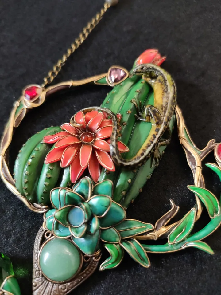 Necklace with cactus and Lizard, Lizard Necklace, Salamander Animal charm, Reptile