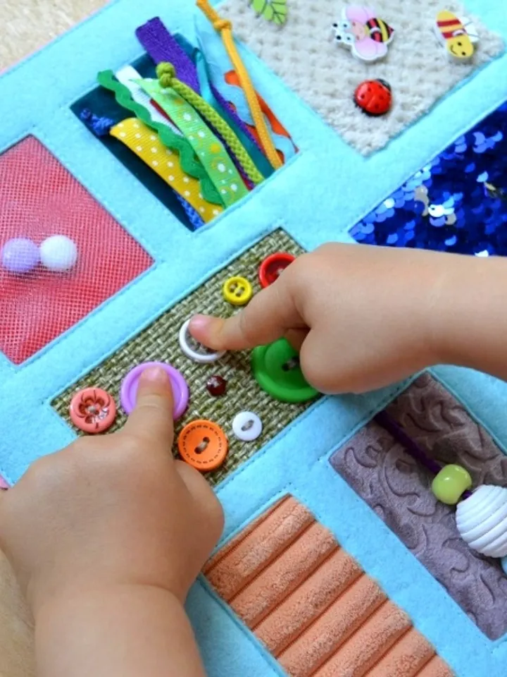 PDF sensory mat, fidget blanket for adults with dementia, pattern and tutorial