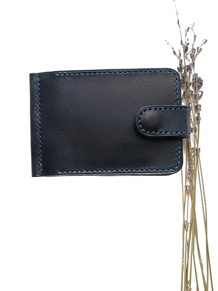 Pattern of a leather wallet with a money clip in PDF format with a step of 4 mm.
