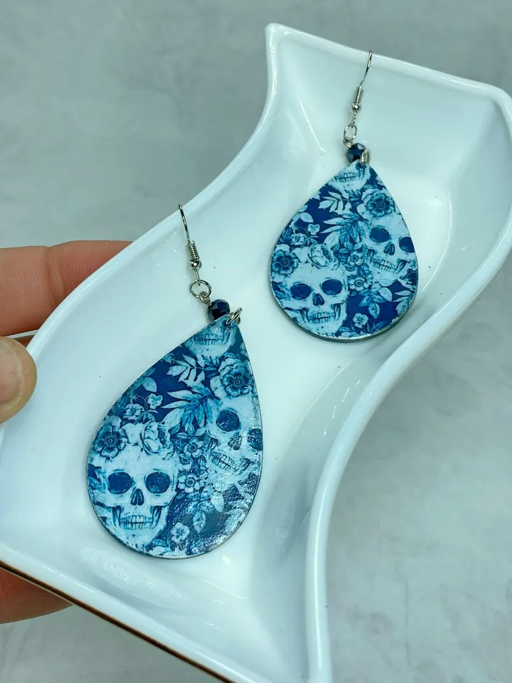 Stylish handmade earrings. Handmade jewelry.