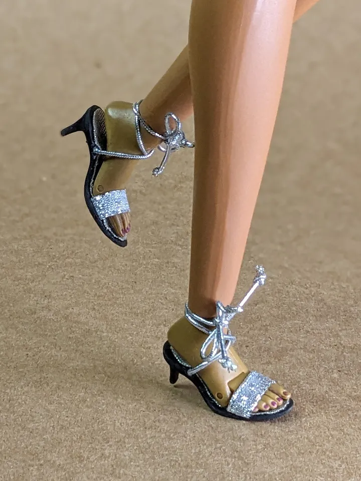 Handmade silver sandals with elastic lace for 16-inch Integrity Dolls (FR16)