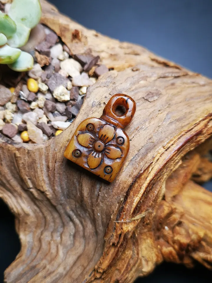 Yak Bone Carved Gesang Flower Pendant,Bead Counter Clip Pendant for Mala, Prayer Bead Accessories,Gandhanra Tibetan Amulet