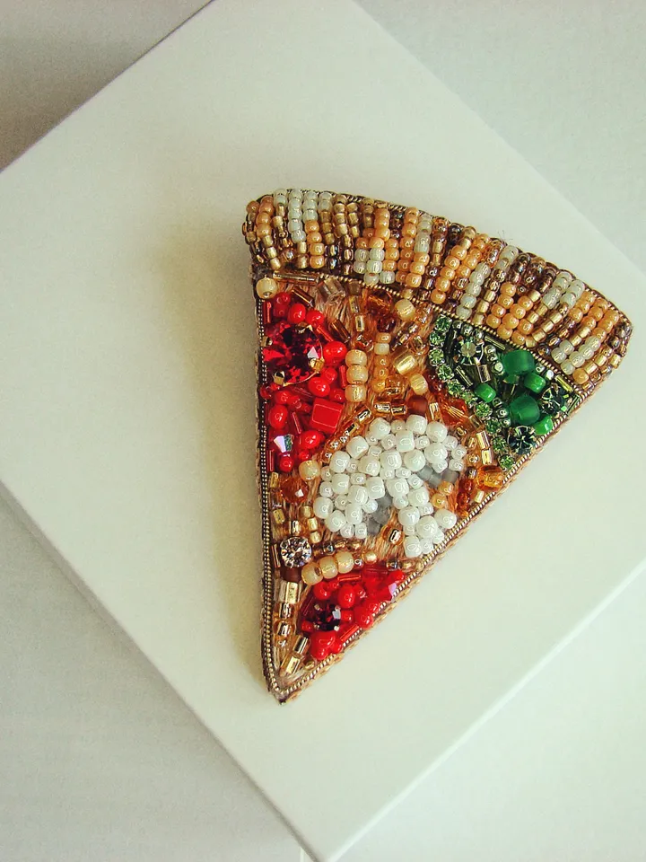 Brooch Pizza, beaded brooch, embroidered brooch, handmade design, custom brooch, cute brooch