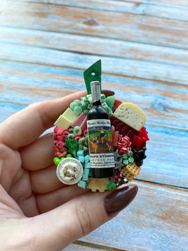 Magnet Miniature Christmas Charcuterie Board with Polymer clay Souvenir