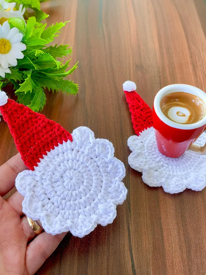 Crochet Santa Hat Coasters Pattern, Decorative Crochet Xmas Coasters for Holiday Home Decor, Ideal for Coffee Lovers