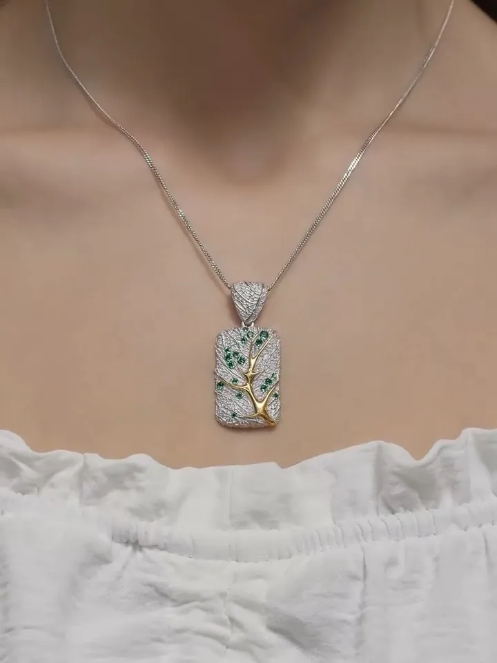 Women's neck pendant 925 sterling silver with scattering of nano-emeralds