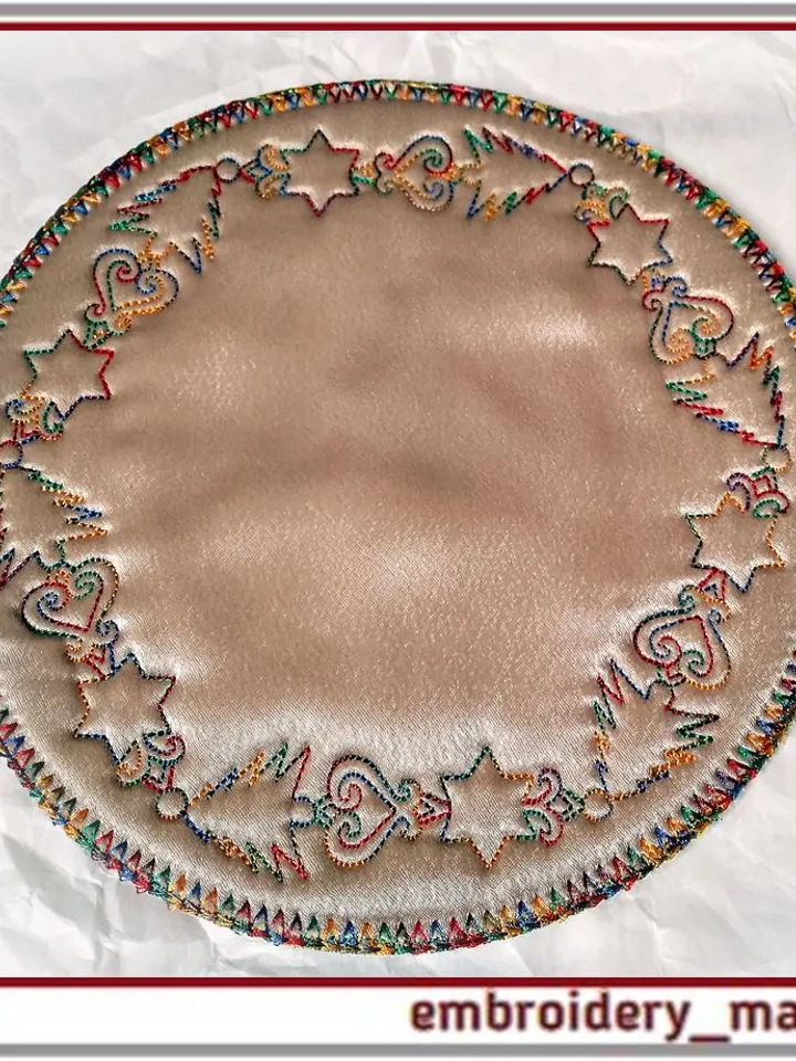 In the hoop napkin with Christmas pattern design by Embroidery Manavi 05