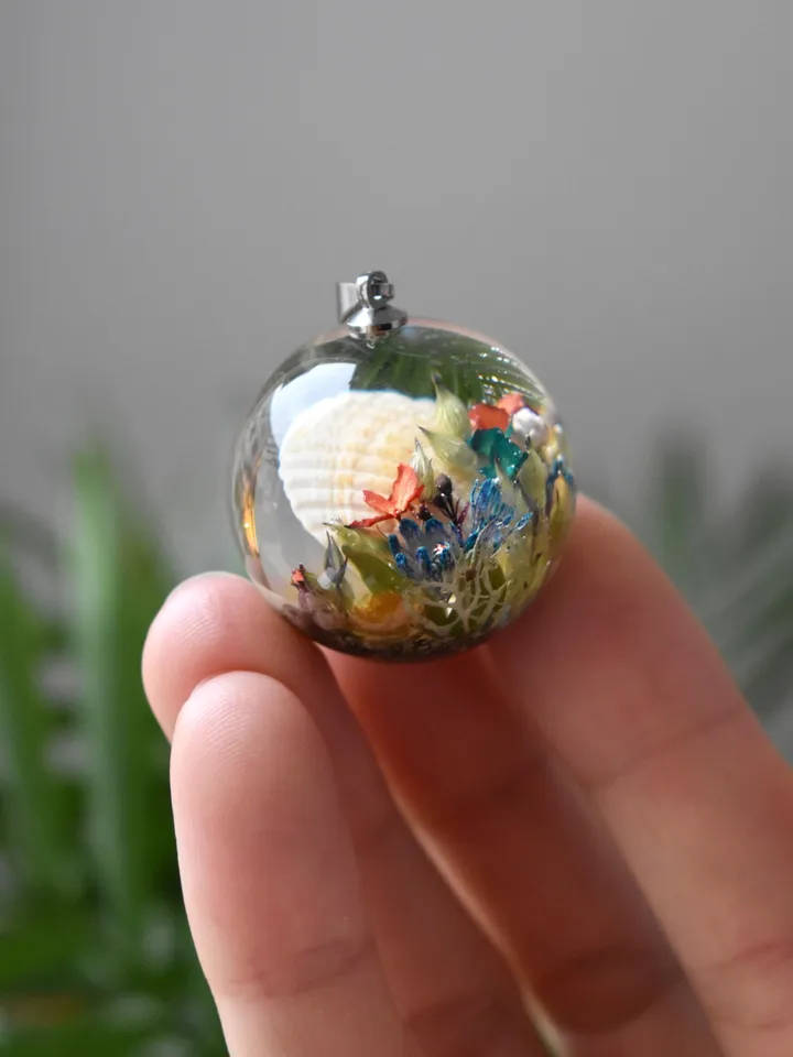 Shell with a pearl pendant. Sea pendant with shell, pearl and real flowers. Pinctada pendant.