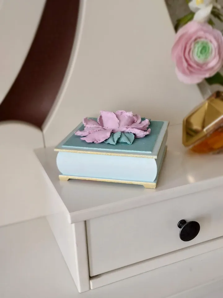 Small jewelry box with lilac rose Trinket box for girl Shabby chic decor Gift for woman for Mother's day Valentine's Day Birthday Wedding Christmas