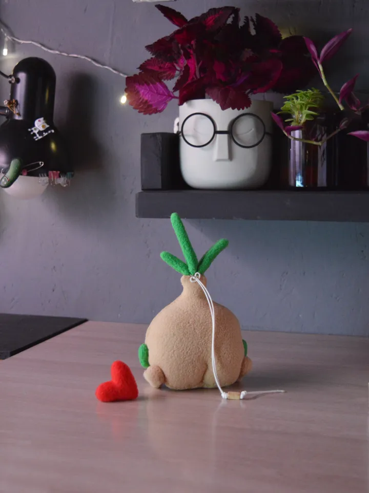 PDF Softie Pattern – Onion Plush Toy with Pocket Mouth