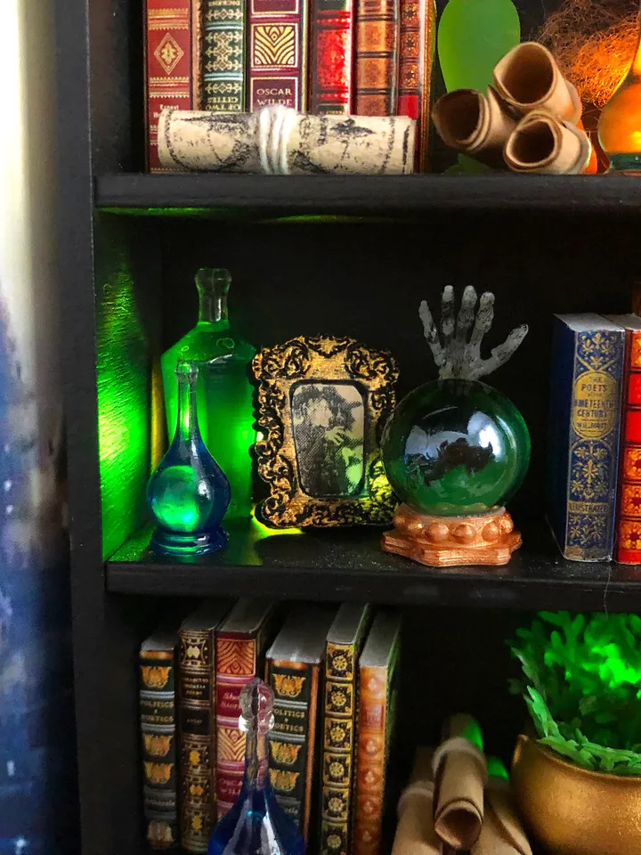 Book nook, Book nook money box, book nook insert, book nook diorama, bookshelf insert, boyfriend gift, book lover gift, best friend gift
