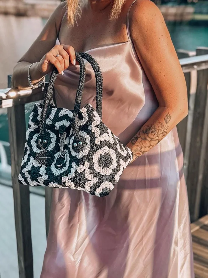 Crochet pattern granny hexagon bag PDF digital instant download and video tutorial, shoulder bag, hexagon motifs handbag, monochrome bag