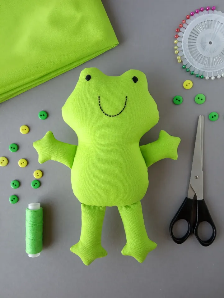 Stuffed Frog Easy Sewing Pattern PDF (2 sizes)