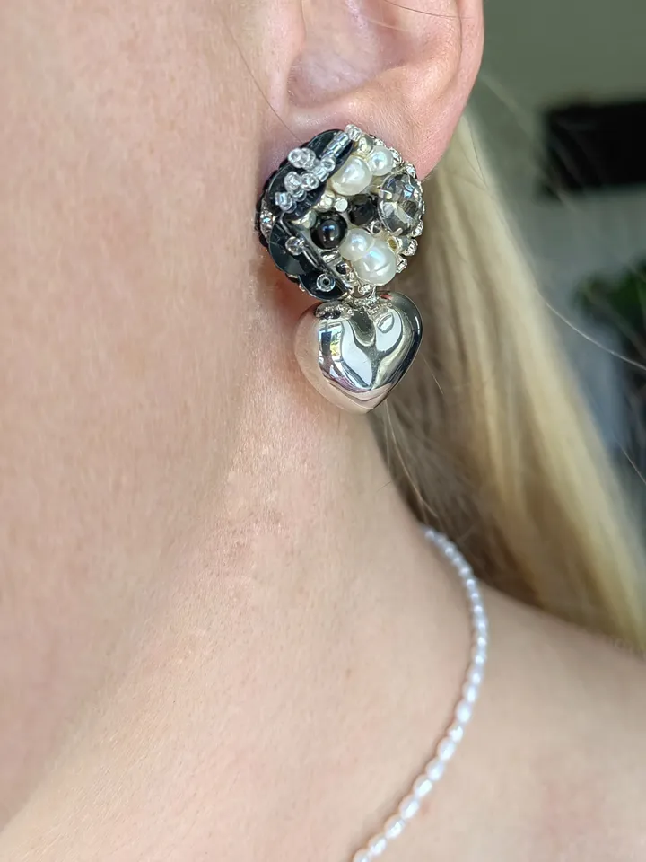 Handmade heart earrings. Embroidered Heart Shape Earrings,Silver and black beaded earrings