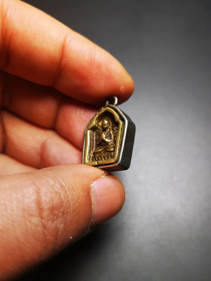 Gandhanra Antique Tibetan Buddhist Protective Pendant,Je Tsongkhapa Amulet,Losang Drakpa,Je Rinpoche,Made of Cold Iron,,Inlaid with Sliver