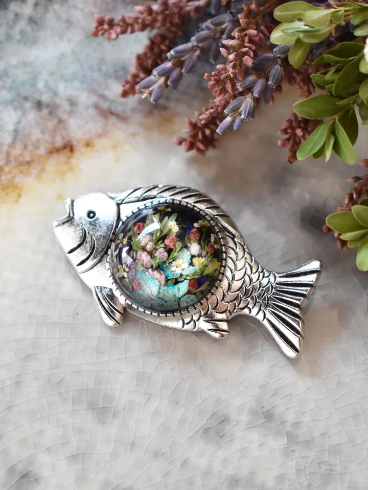 Brooch-fish with wildflowers in resin. Real Flower Brooch. Summer Brooch.