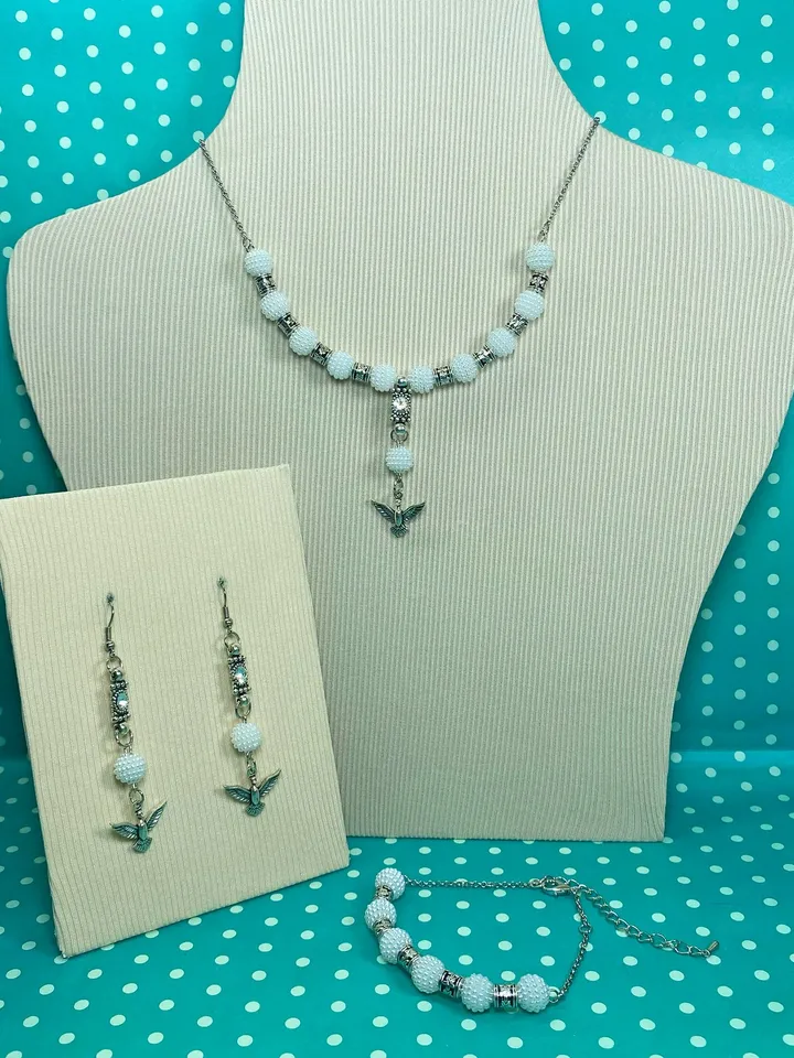 Handmade set. Handmade jewelry. Metal birds on a pendant. Handmade. Author's design.