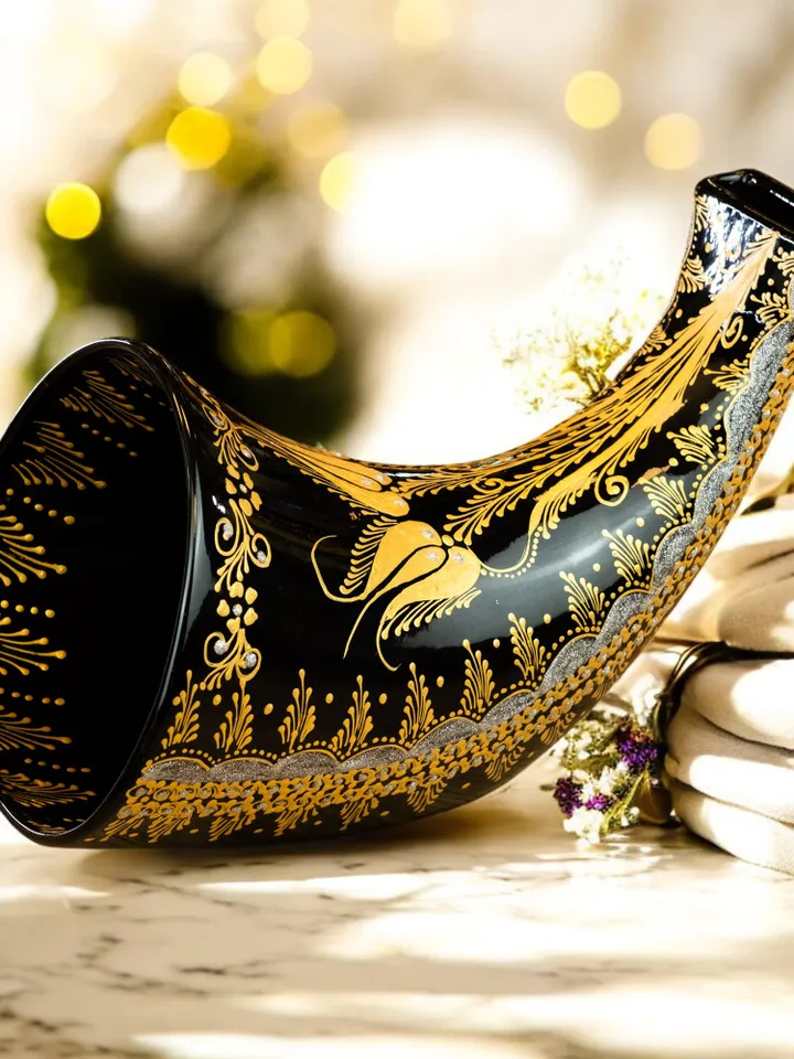 Handpainted Gramophone Phone Speaker, Ceramic Audio Dock, Unique iPhone Speaker Gift, Home Decor, Ceramic Phone Holder