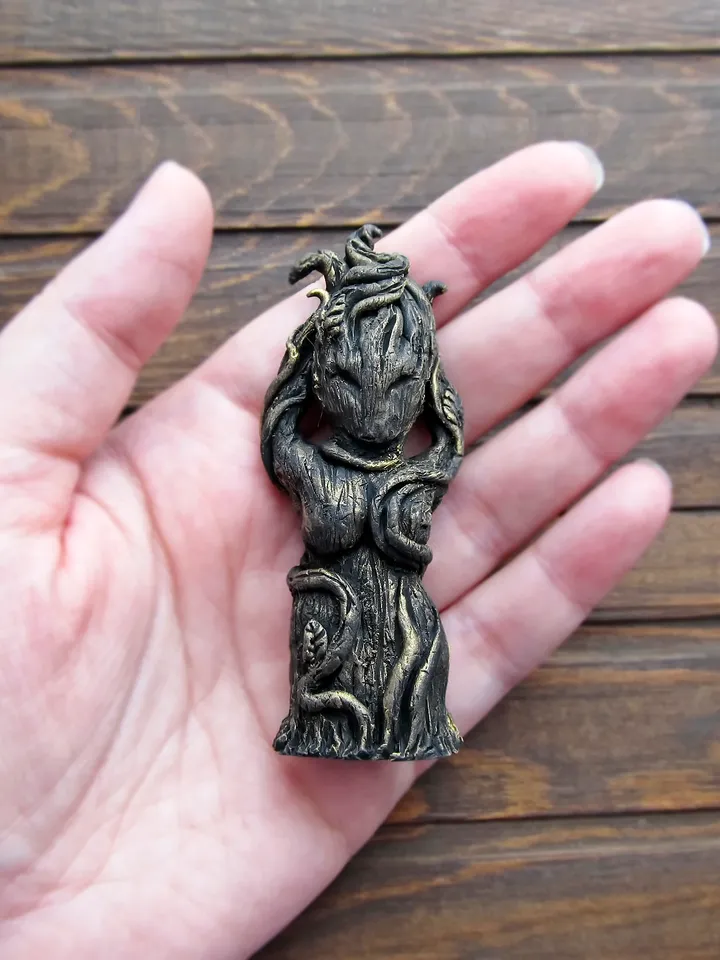 Dryad figurine Forest nymph Spirit Patroness tree Goddess Gaia Tooth fairy Pagan statue Wicca Amulet Fantasy monster miniature Forest Folk