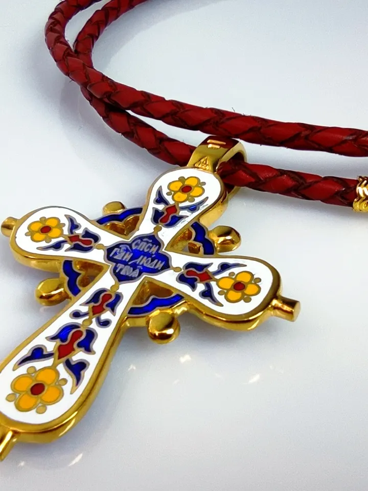 A magnificent set of a cross and chain