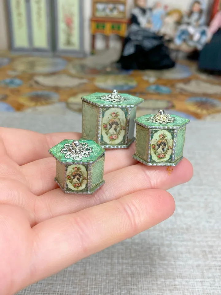 Set of vintage doll boxes. 1:12.