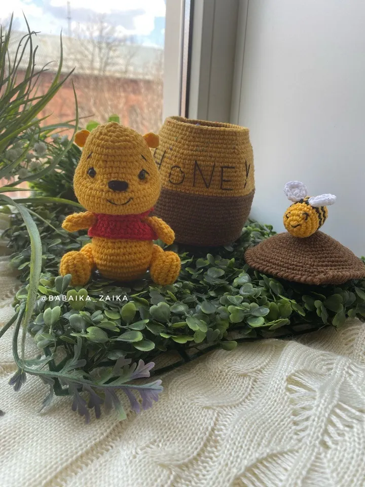PDF Crochet Pattern Winnie the Pooh in a honey Pot, Small Toy Pattern, Animal Pattern, Amigurumi teddy bear pattern, Crochet animal