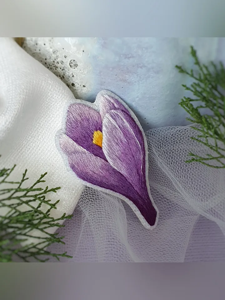 Brooch Crocus. Embroidered flower. Brooch-pin, satin stitch.
