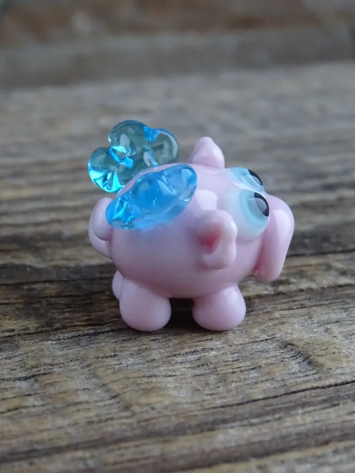 Pig figurine Flying Pig figurine Pig decor Pig statue Pig ornament Mini pig Glass pig Pig gifts Piglet Pig lover gifts Miniature animals