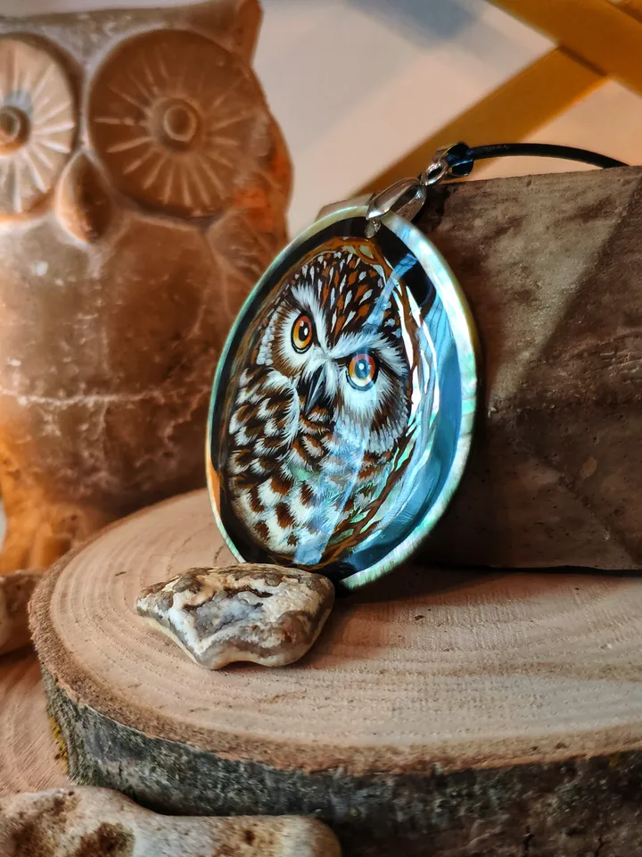 Pearl pendant necklace: Brown owl on outstanding pendant. Graceful nature captured on handmade jewelry. Gorgeous animal gift for dainty girl