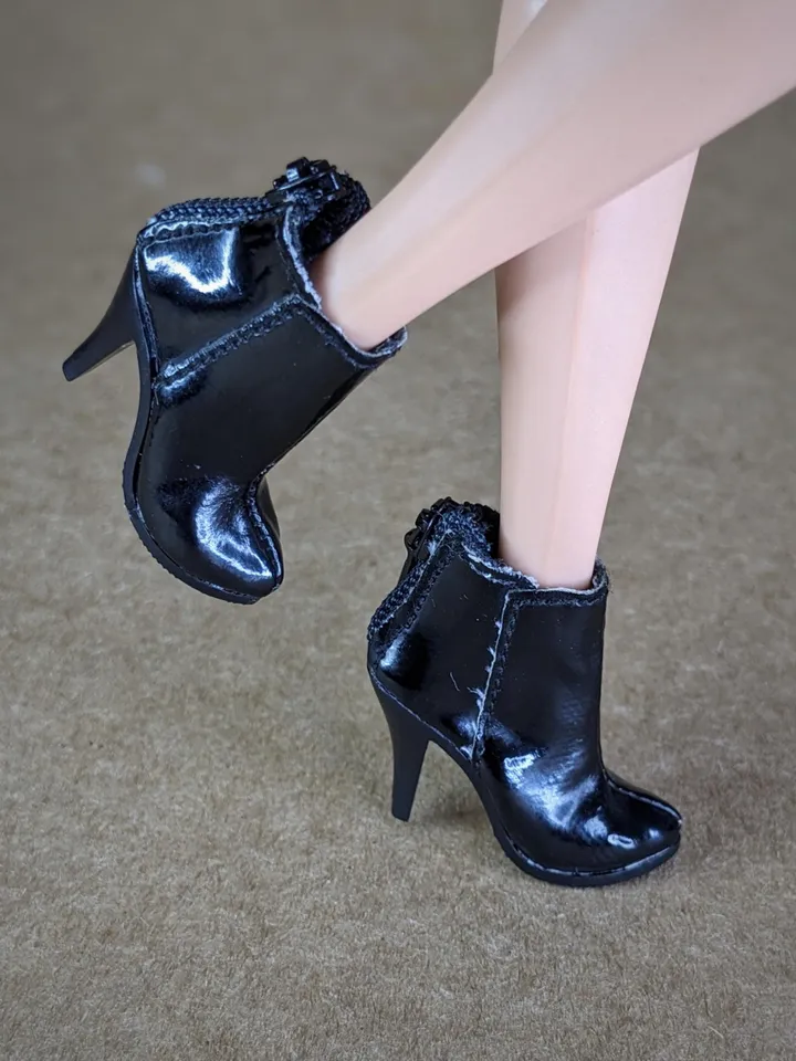 Black boots for Integrity Toys fashion female dolls (Color Infusion)