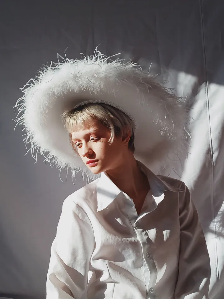 feather hat, photo shoot hat, futuristic hat, wedding hat, costume hat, ostrich feather hat, beautiful hat.