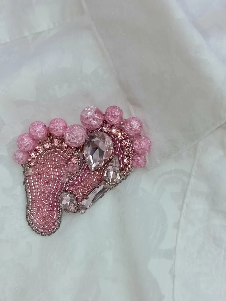 Beaded pink rhinestone heels brooch for women, newborn baby girl gift, new mom gift, nurse gifts, obgyn gift