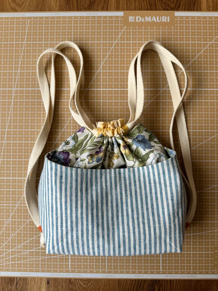 25х25 cm RUCKSACK
with a pocket step-by step photo
SEWING PATTERN and a pattern-template of a large backpack.