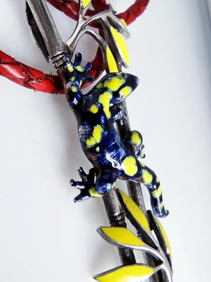 Original pendant - Lizard on a cord