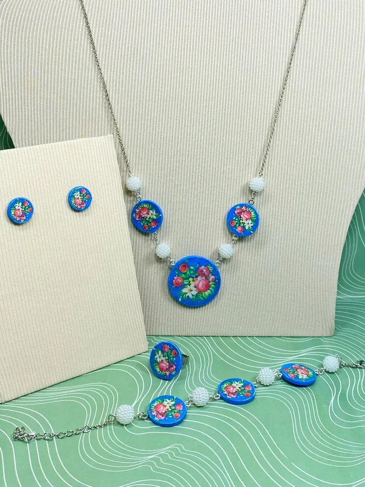 Handmade jewelry set. Set of jewelry.
