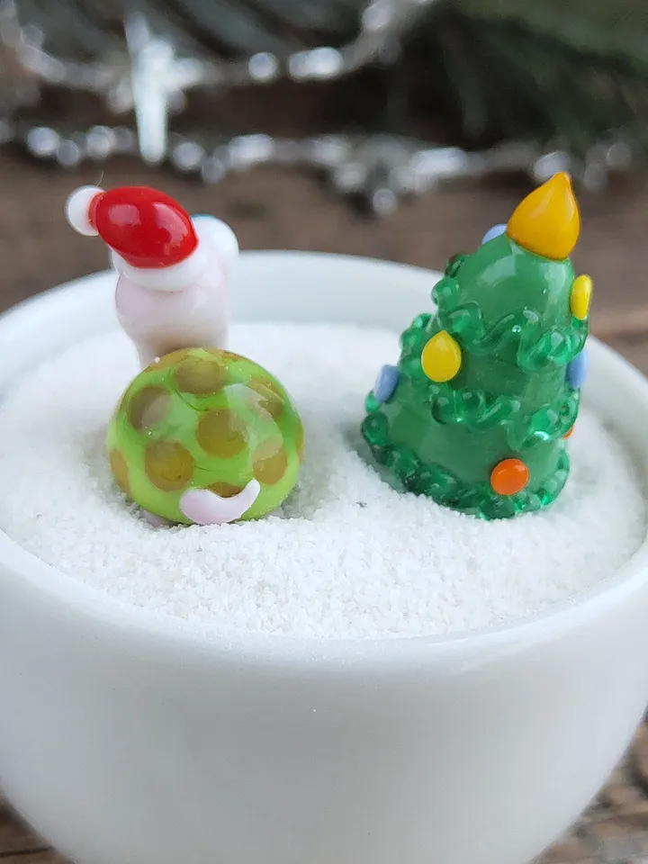 Tiny turtle miniature, glass turtle figurine, turtle sculpture , small terrarium animal for dollhouse decoration Santa hat figurine